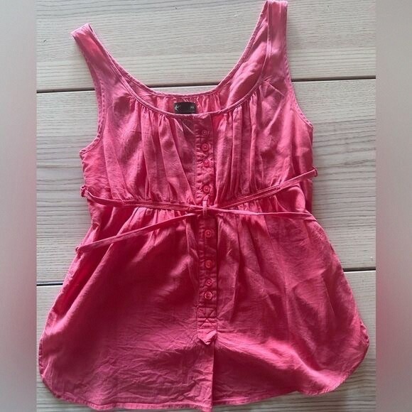 Tops - Pink Sleeveless Button-Down Top